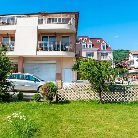 House Black Sea شقة