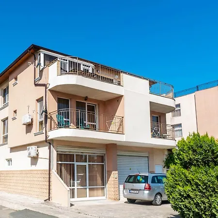 House Black Sea ابزور