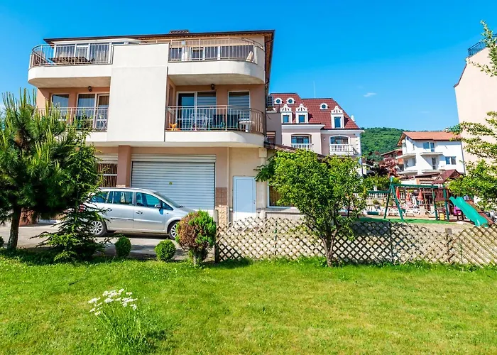 House Black Sea شقة
