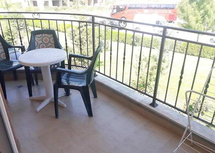 House Black Sea ابزور