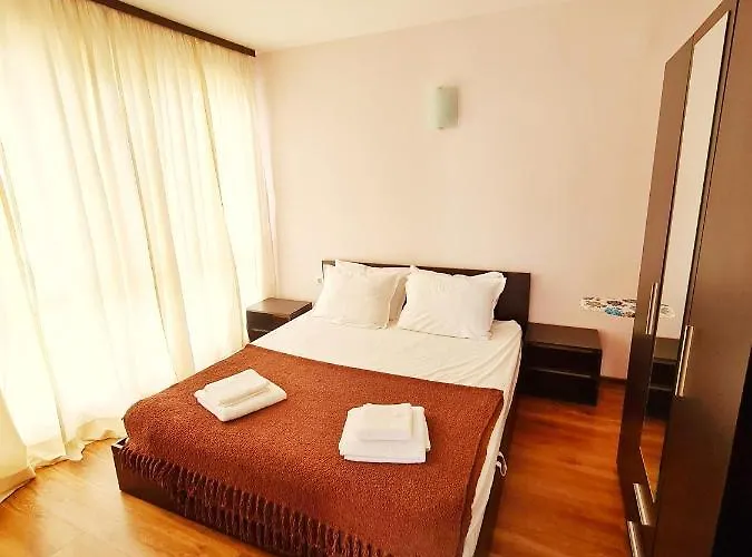 House Black Sea ابزور